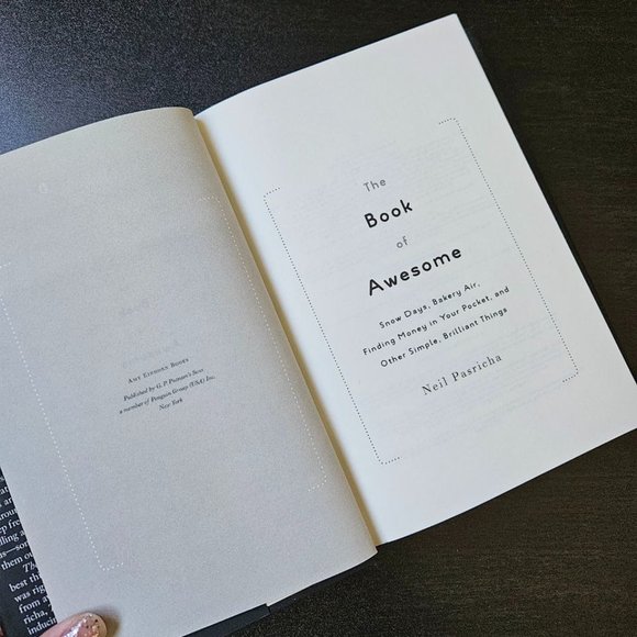 4/$25 The Book of Awesome by‎ Neil Pasricha - Hardcover - Picture 2 of 6